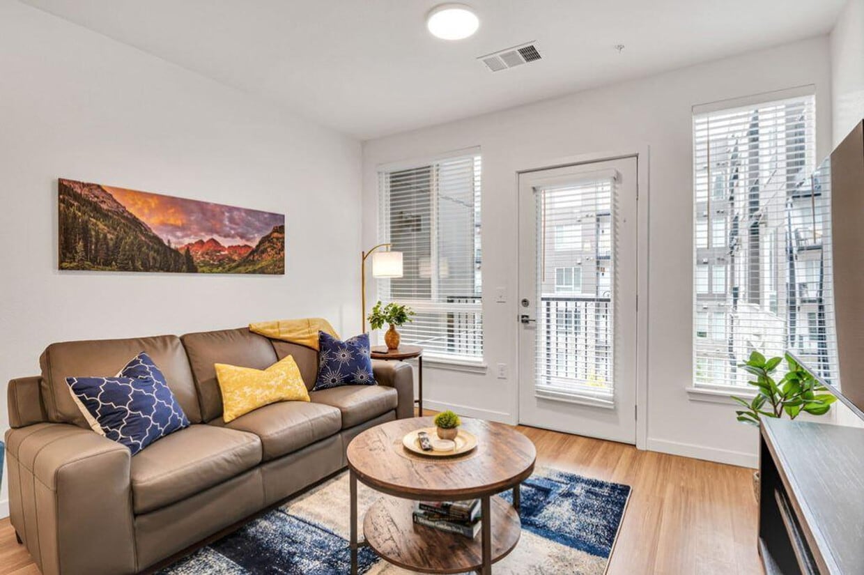 Foto principal - 13123 E 16th Ave