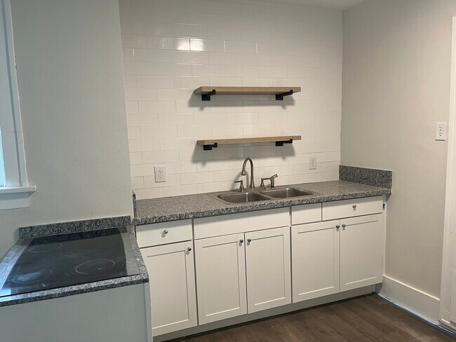 Kitchen - 1005 S Abe St