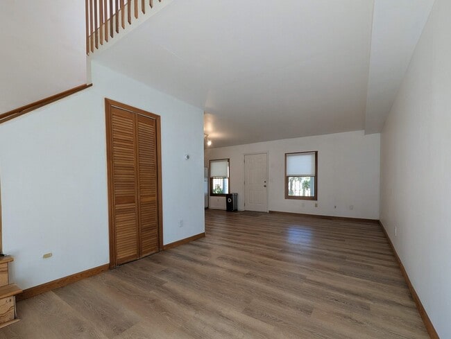 Building Photo - 301 Riverdale Dr
