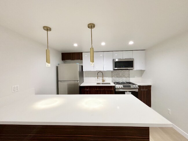 Building Photo - 410 Lucas Ave