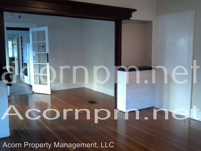 Building Photo - 3 br, 2 bath House - 372 W. Broadway