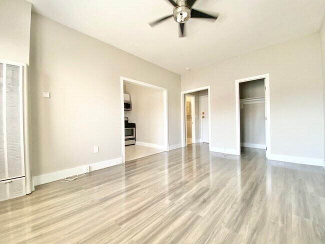 Foto del edificio - 2933 W 8th St