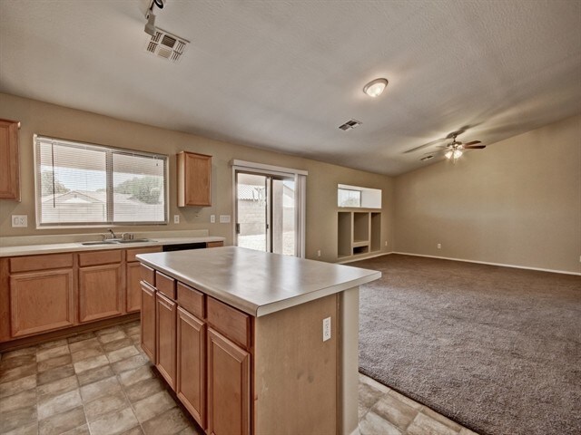 Foto del edificio - 2604 N 105th Dr