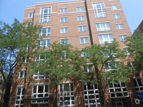 Building Photo - 811 Chicago Ave