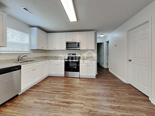 Foto del edificio - 211 Calla Lilly Ln