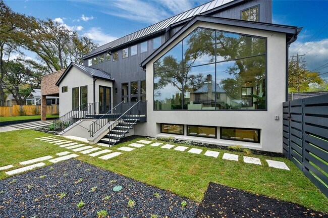 Building Photo - 1501 Rockmoor Ave