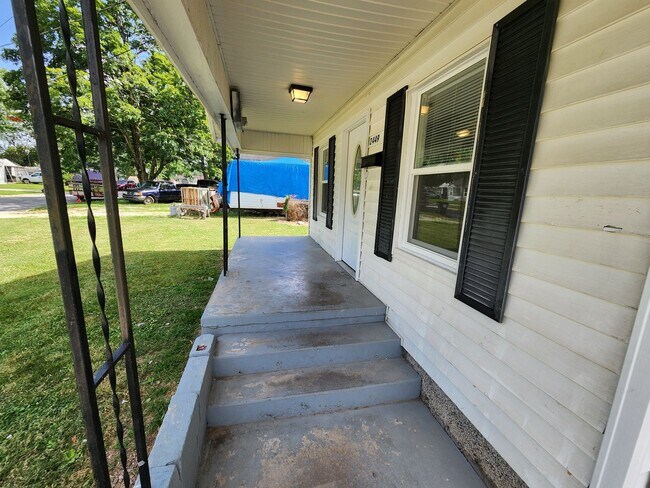 Building Photo - Spacious 4-Bedroom, 2-Bathroom Home AVAILA...