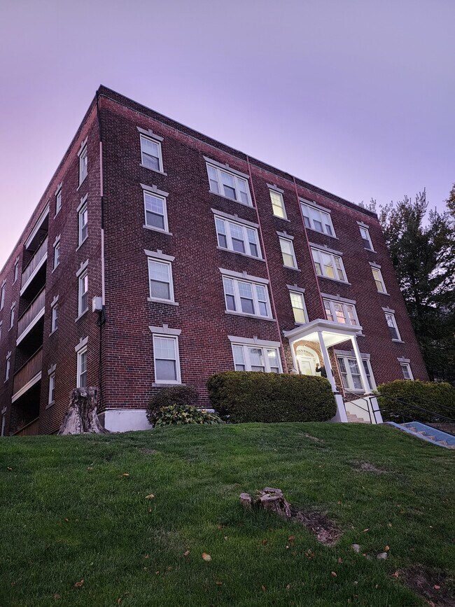 Building Photo - 185 Thomas Burgin Pky
