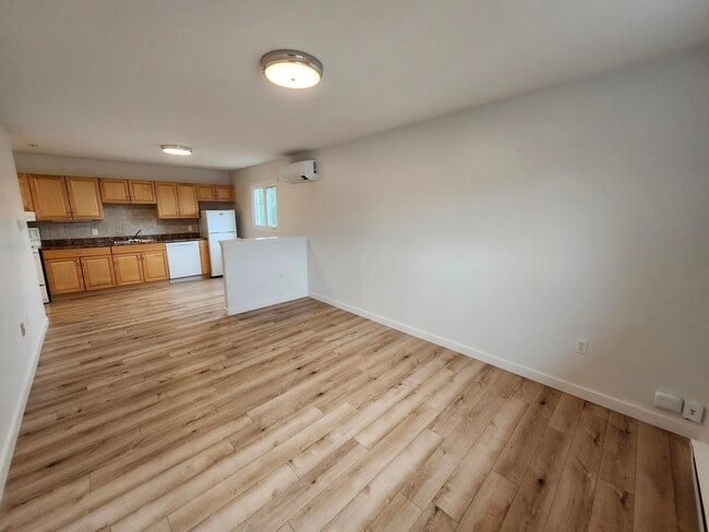 Building Photo - 355 Prince St