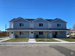 Building Photo - 889 Iona St