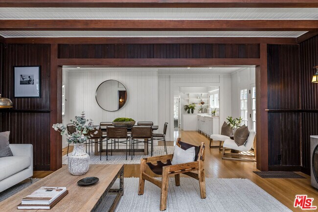 Foto del edificio - 126 Fraser Ave