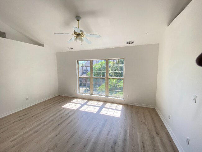 Foto del edificio - 7127 Copper Creek Cir