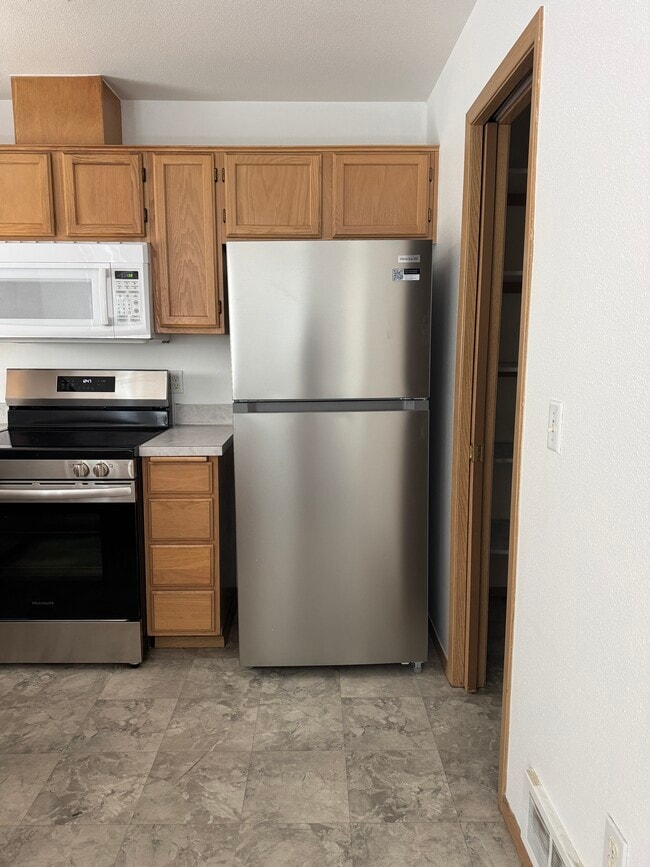 New appliances - 333 NW Parr Dr
