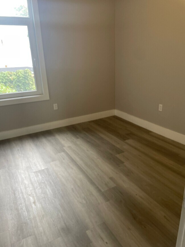 Building Photo - 254 22nd St