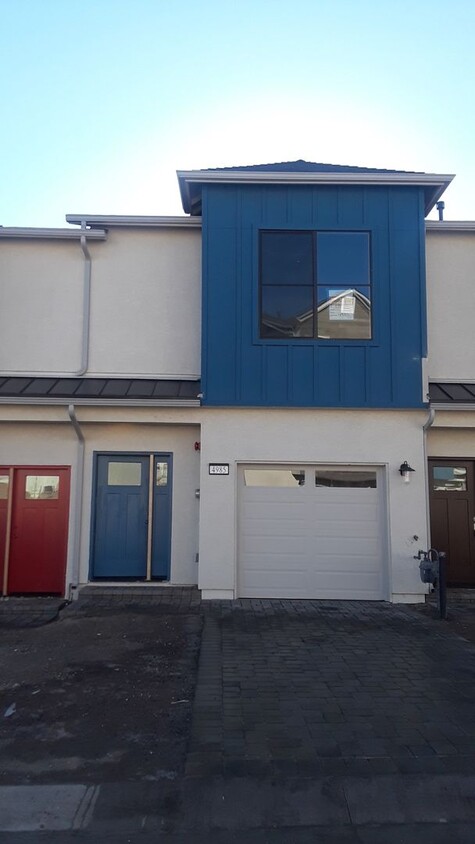 Foto principal - Townhome with garage and double en-suite!