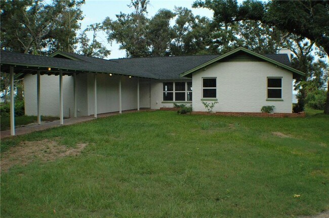 Building Photo - 7225 Bay Rd