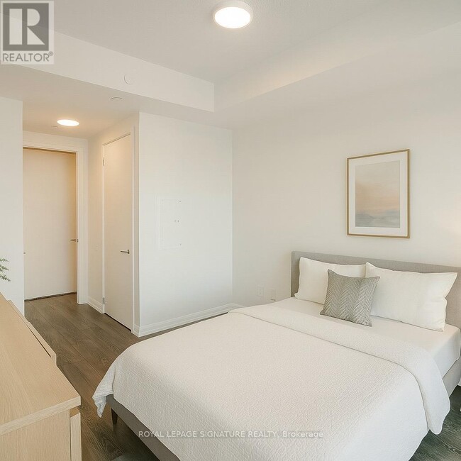 Photo du bâtiment - 4208 Dundas St W