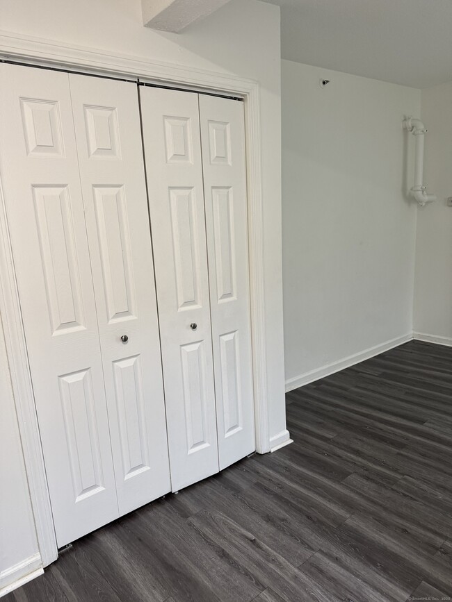 Building Photo - 666 Main St