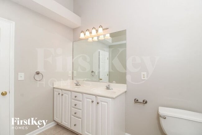 Foto del edificio - 6590 Lake Dale Way