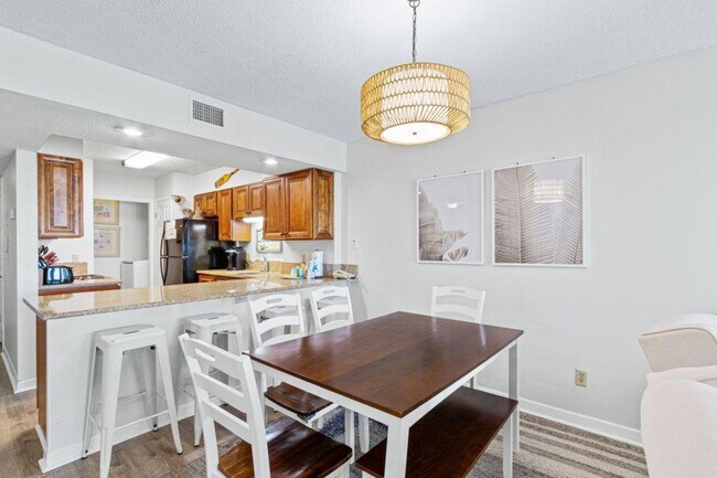 Building Photo - 409 E Beach Blvd
