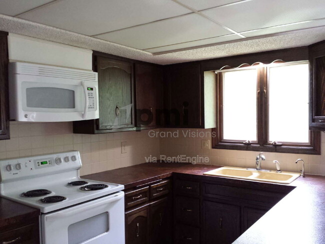 Building Photo - 536 W Ash Ave