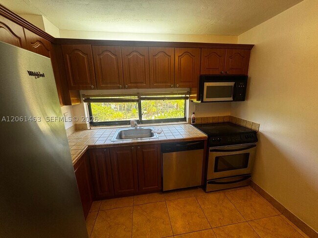 Foto del edificio - 17011 N Bay Rd