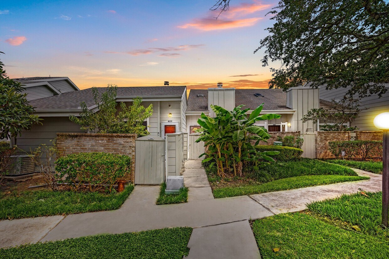 Foto principal - 7092 Greenway Chase St