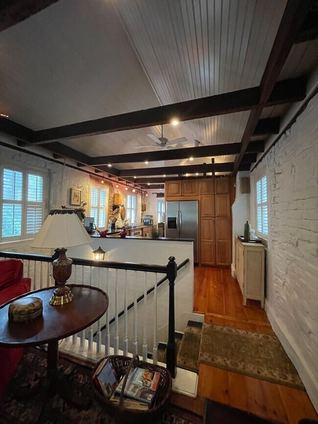 Foto del edificio - Charming fully furnished one bedroom condo in Ansonborough