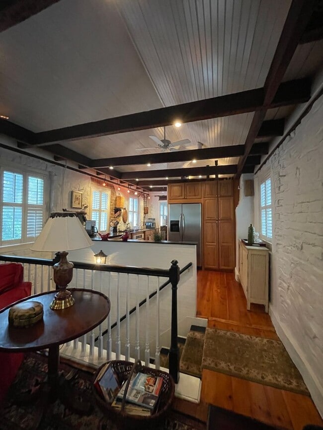 Building Photo - Charming fully furnished one bedroom condo in Ansonborough