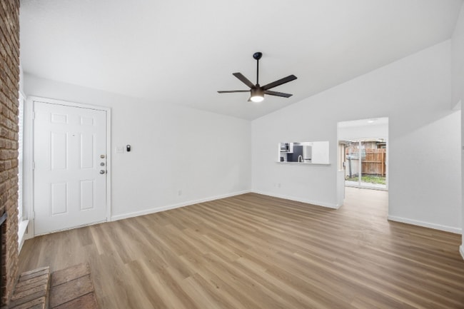 Building Photo - 218 W William Cannon Dr