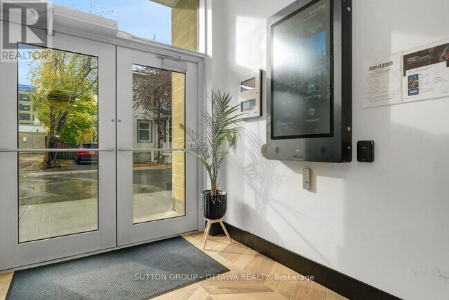 Photo du bâtiment - 399 Winston Ave