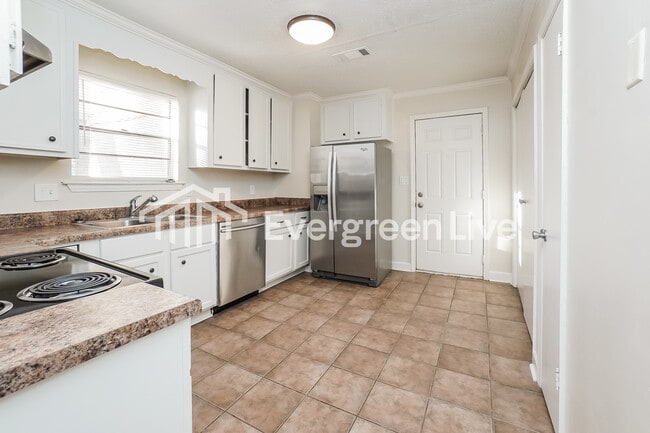 Building Photo - 414 Shenandoah Rd N