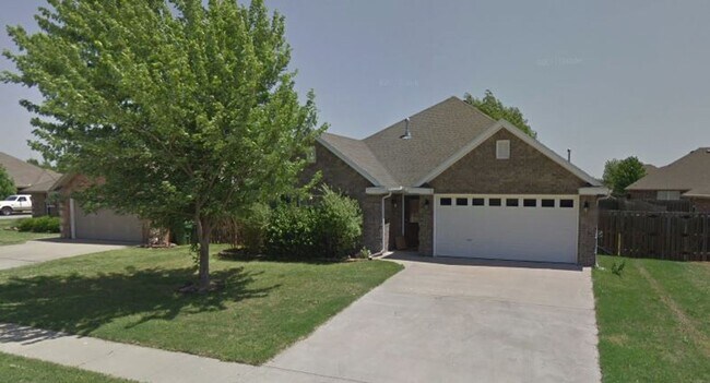 Building Photo - Short distance to the Prominade in Rogers