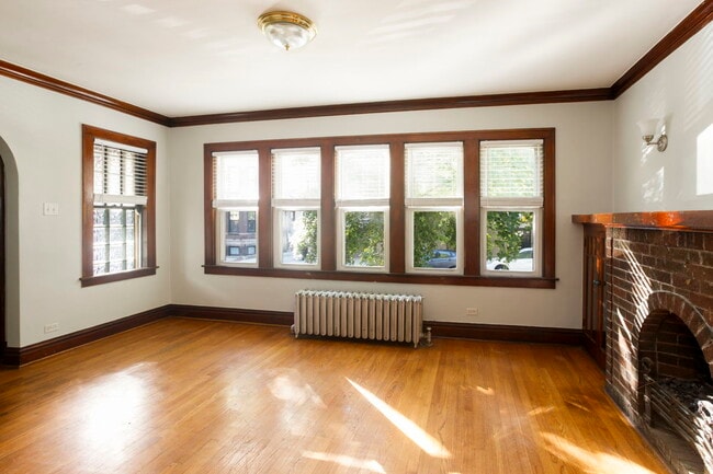 Building Photo - 2152 W Webster Ave