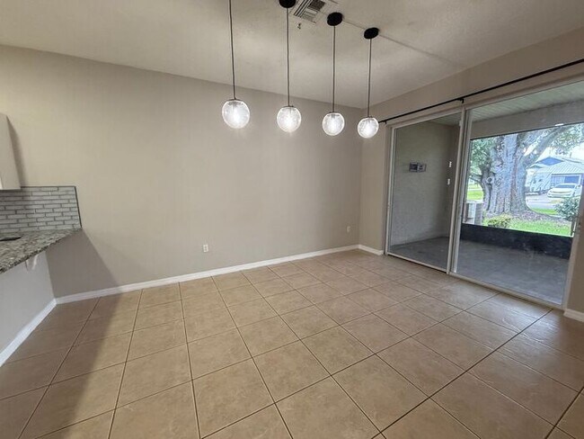 Building Photo - 3/2.5 Townhome in St Cloud-AVAILABLE NOW
