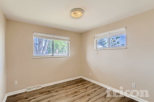 Building Photo - 915 S Tyler Ave