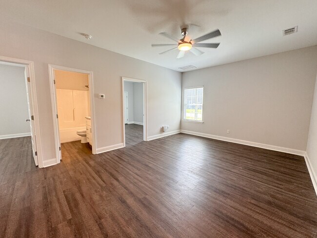 Foto del edificio - 130 Briarwood Rd