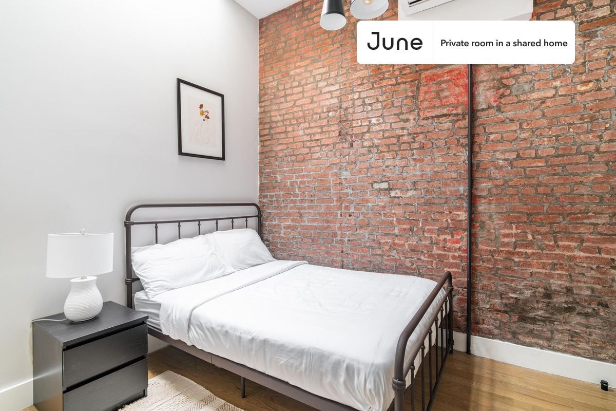Private bedroom in 6 bed/6.5 bath Home - Private bedroom in 6 bed/6.5 bath Home