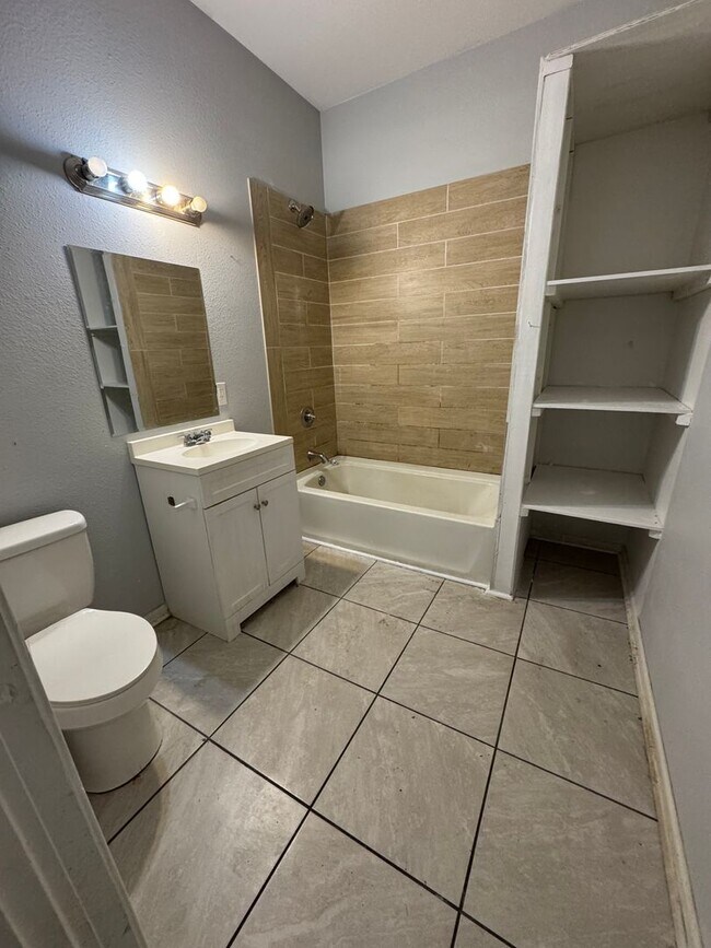 Foto del edificio - Highland 2 Bedroom Apartment