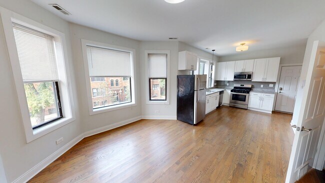 Building Photo - 1355 W Bryn Mawr Ave