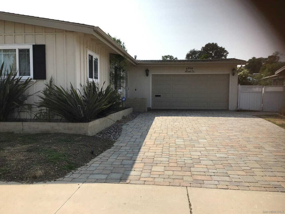 Primary Photo - 2268 Finch Ln