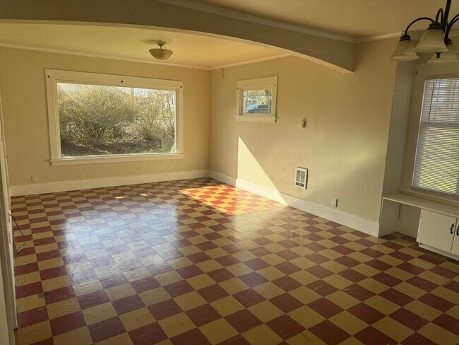 Building Photo - Farmhouse Style home