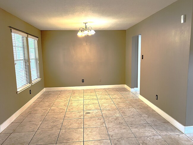 Building Photo - 6819 Kingwood Glen Dr
