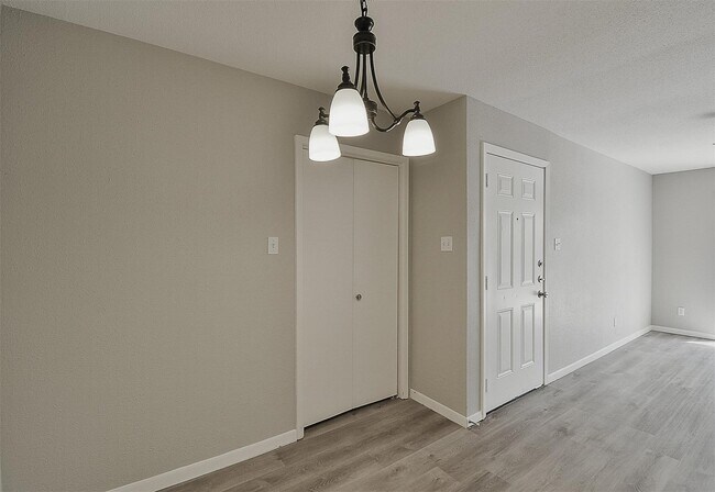 Foto del edificio - 12955 Woodforest Blvd