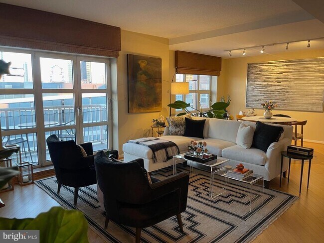 Foto del edificio - 250 S President St