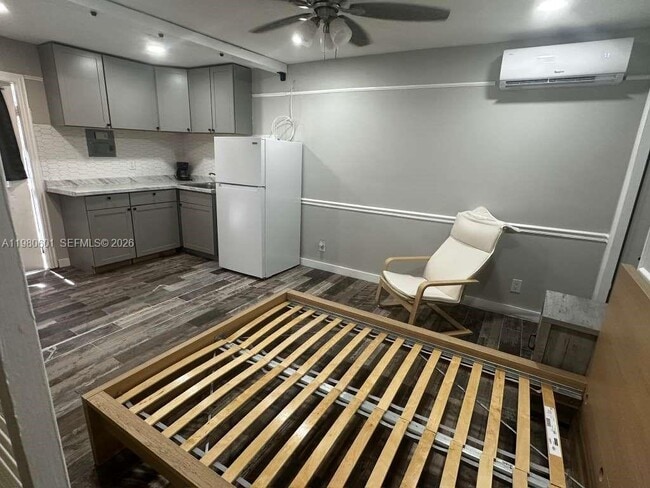 Building Photo - 6837 SW 39th Terrace