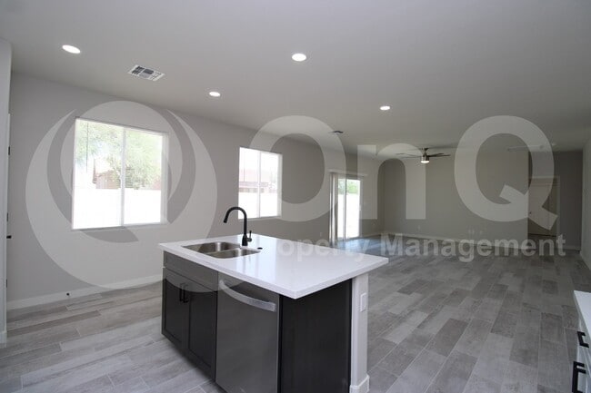 Building Photo - 10952 W Guaymas Dr