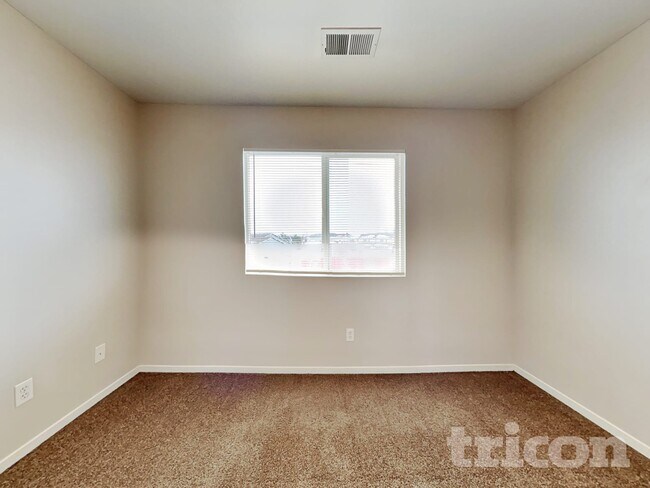 Foto del edificio - 8818 Sunset Breeze Dr
