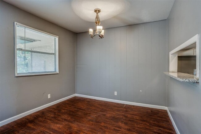 Building Photo - 982 S Weatherred Dr