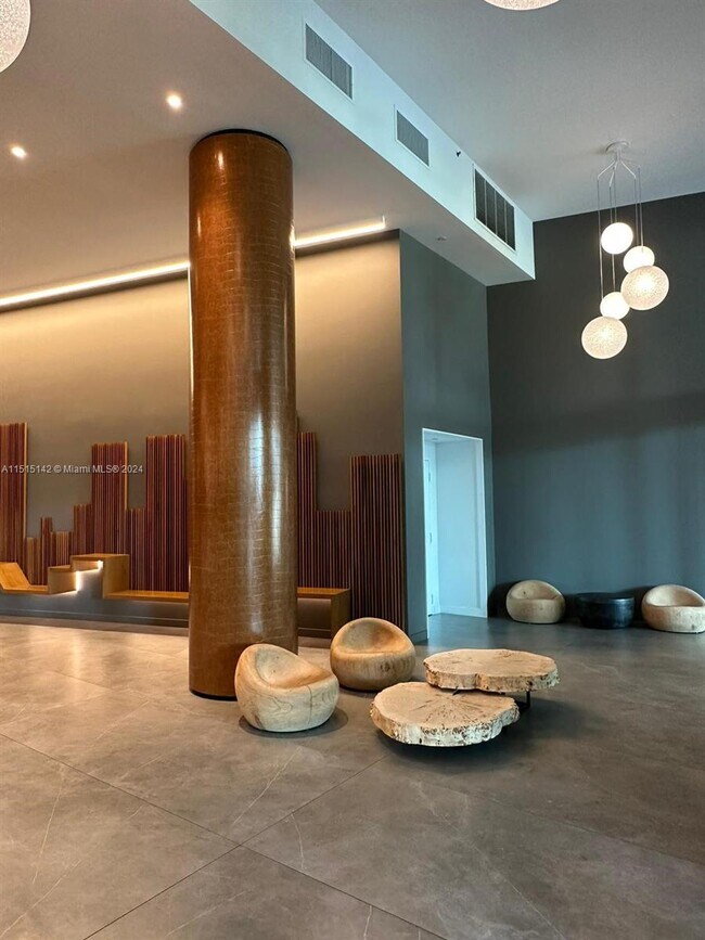 Foto del edificio - 350 S Miami Ave